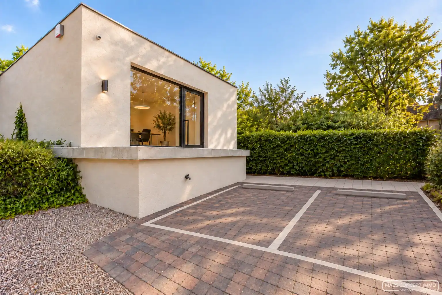 Veelzijdige woning met atelier en ruime garage te koop in Waregem foto 3