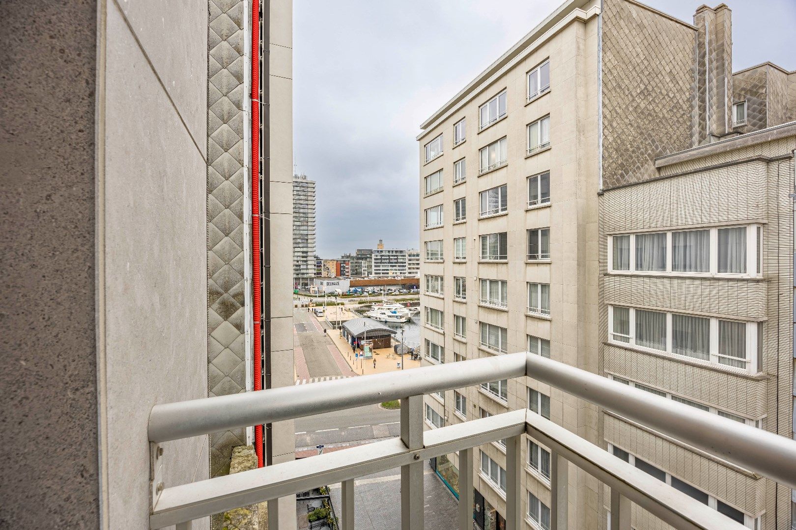 Ruim appartement met terras en lift in centrum Oostende, recentelijk gerenoveerd foto 4