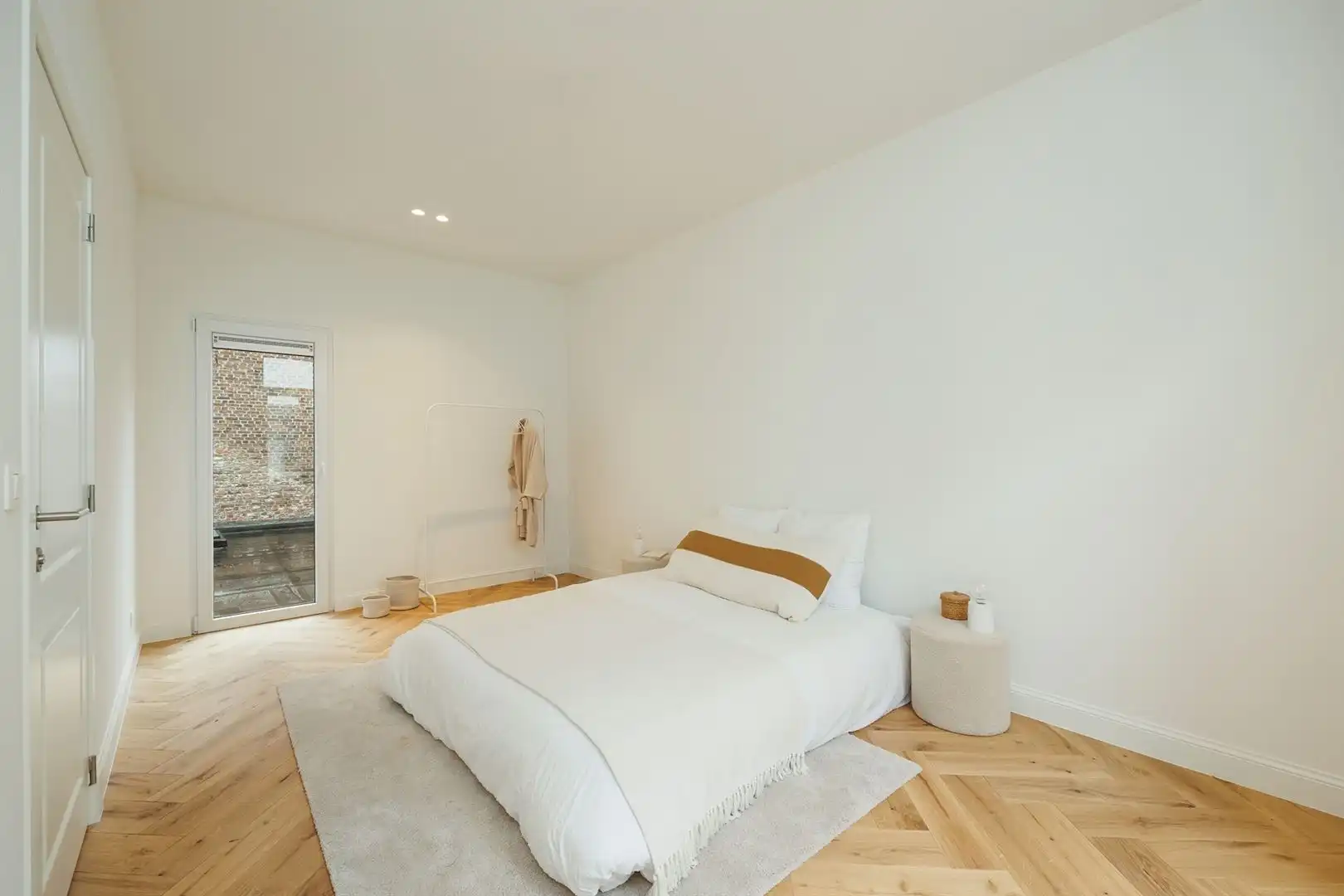 Gerenoveerd appartement met 3 slaapkamers & terras foto 10