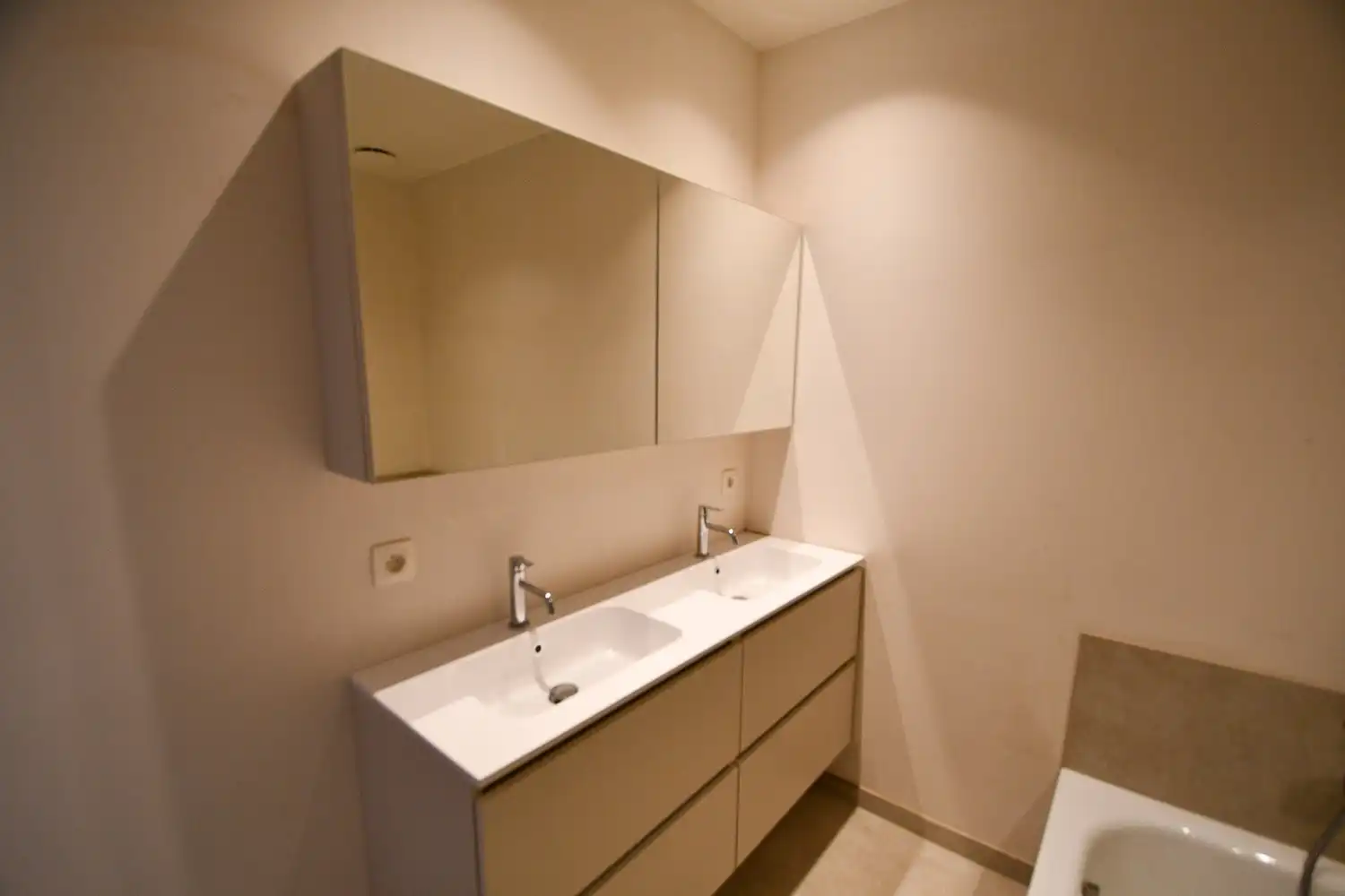 Ruim doorzonappartement nabij het centrum foto 9