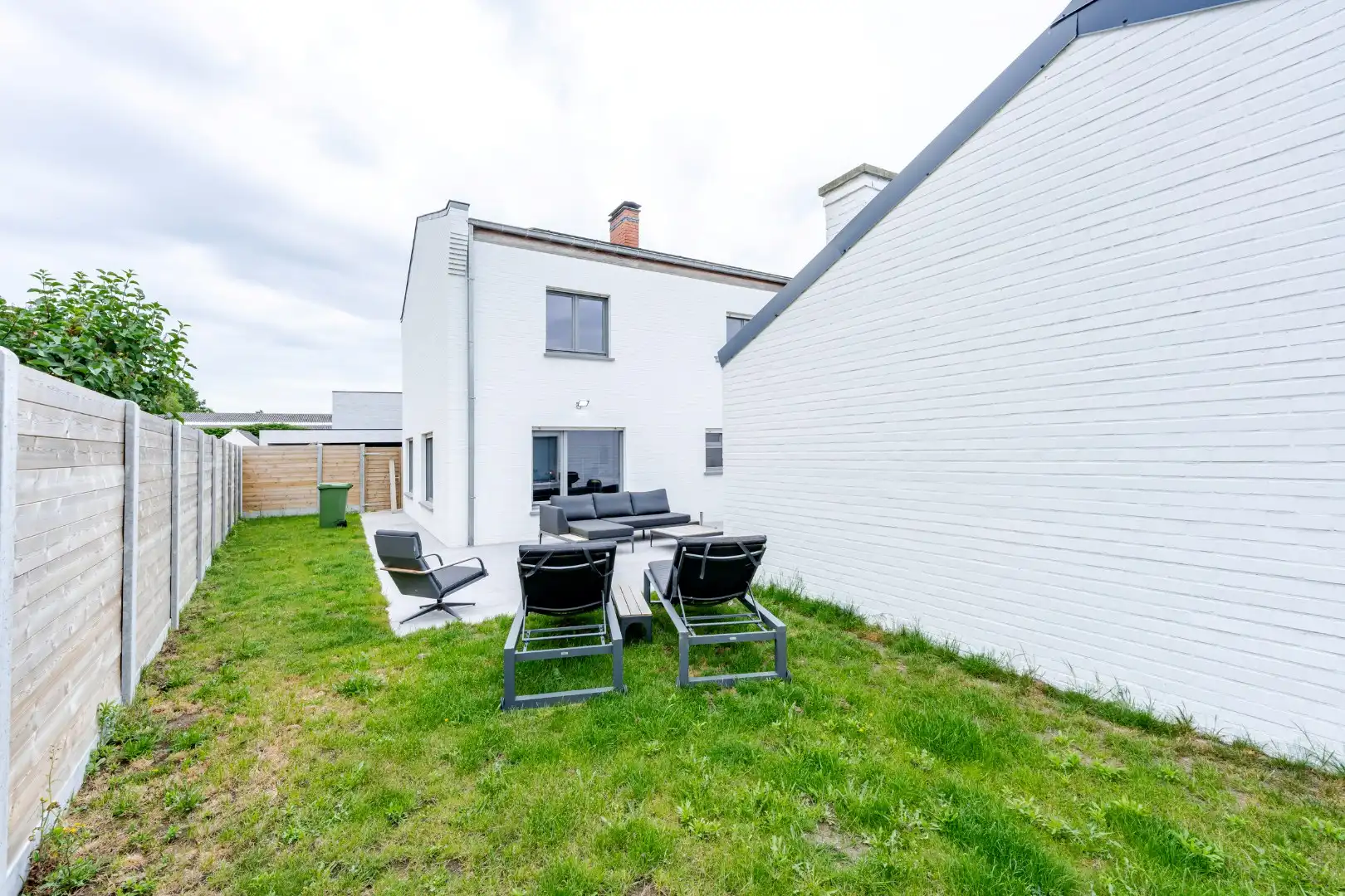 Instapklare gezinswoning met bijgebouw foto 22