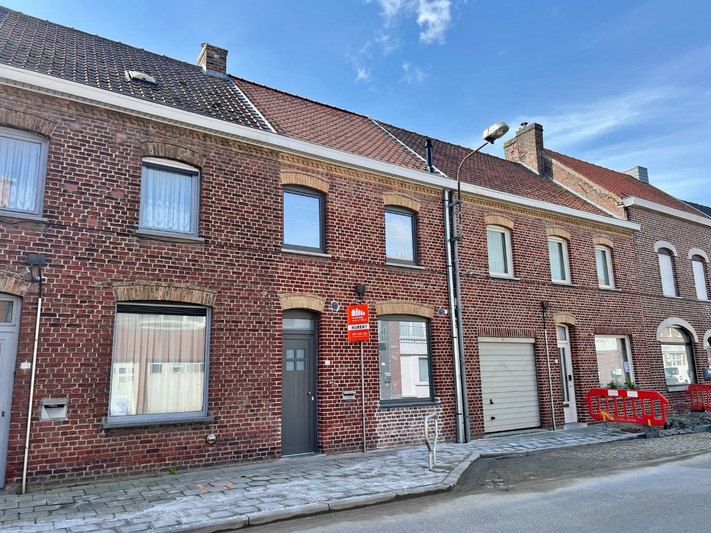 Gerenoveerde rijwoning met 3slaapkamers en zonnige koer.  foto {{pictureIndex}}