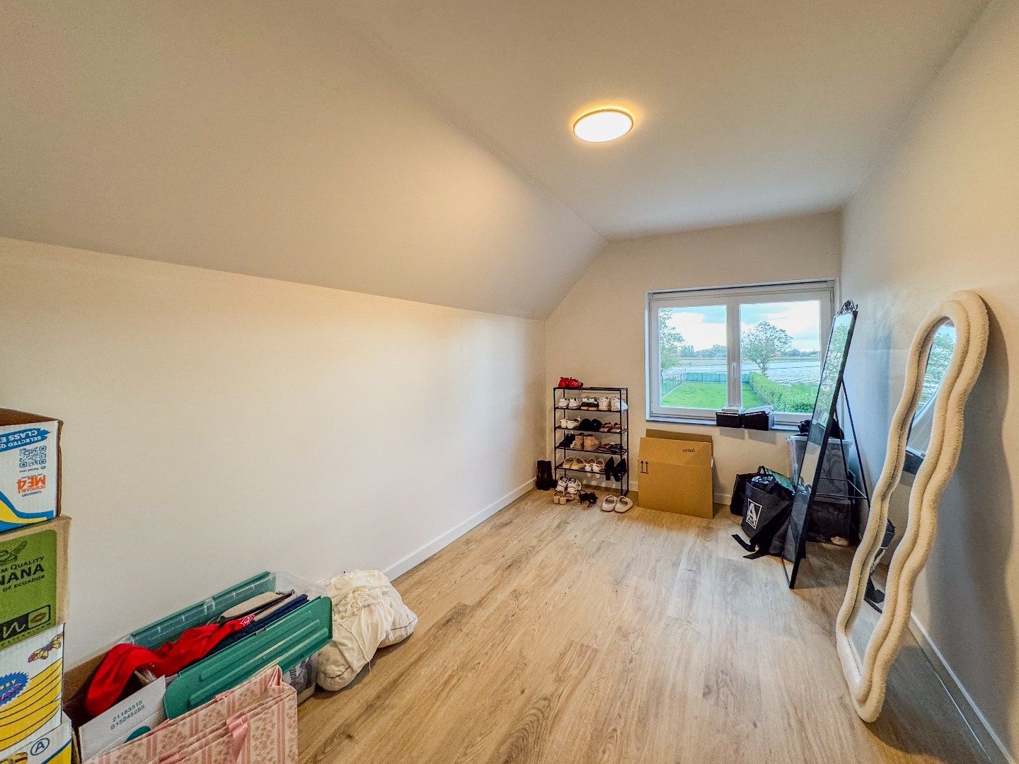 Volledig gerenoveerde woning met 3 slaapkamers, carport en tuin. foto 10