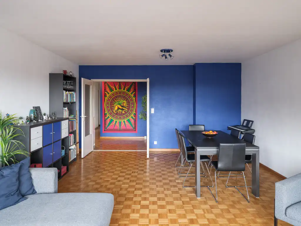 Op te frissen ruim appartement met 2 slaapkamers en een zonnig terras, gelegen vlakbij het centrum van Gent. foto 4