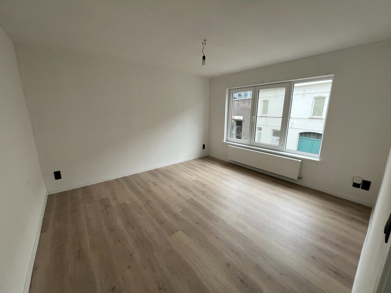 Gerenoveerd appartement met 3 slaapkamers en garage! foto 4