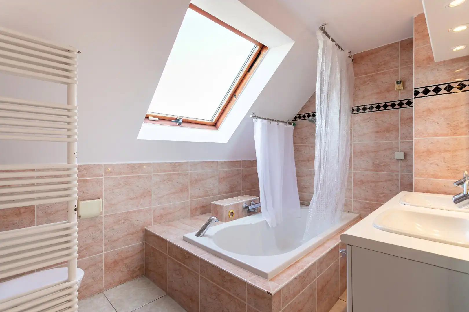 Vrijstaande woning met 4 slpks & ruime tuin  foto 16