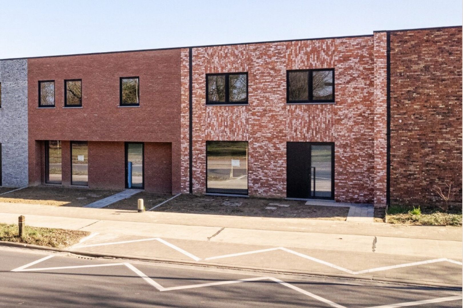 Moderne BEN-woning met 3 slpk's en zongerichte tuin foto {{pictureIndex}}