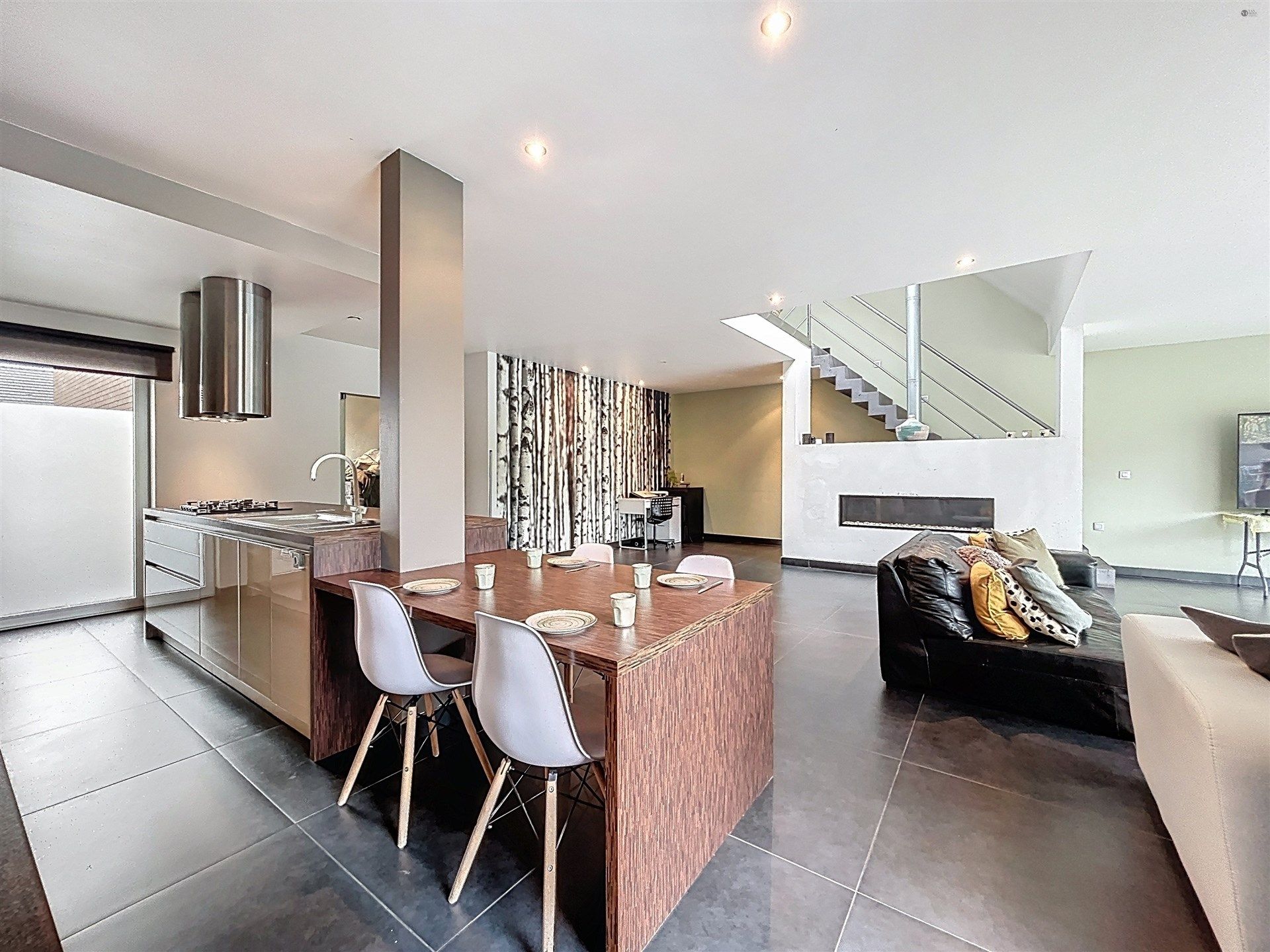 recente gezinswoning met 4 slaapkamers op perceel van 462m² foto 3