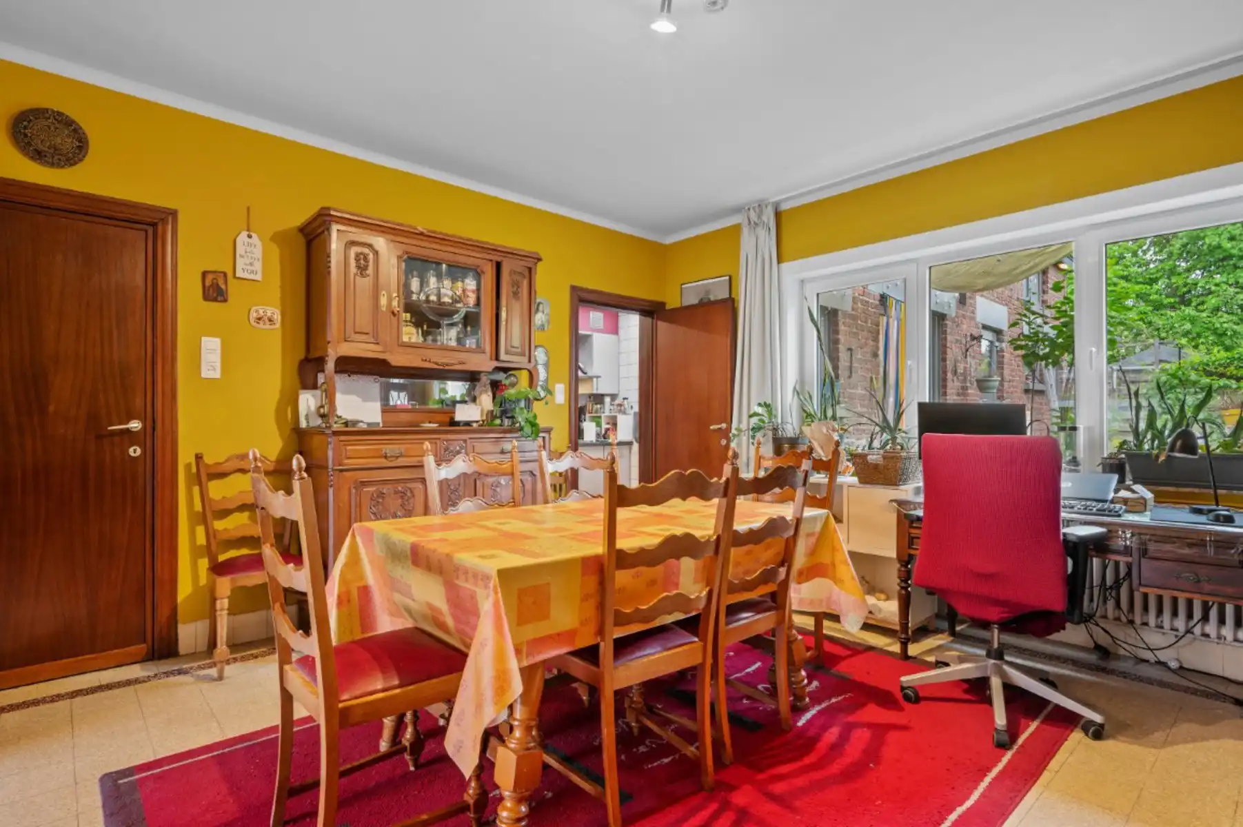 Centraal gelegen woning met garage, tuin en 3 slaapkamers foto 8