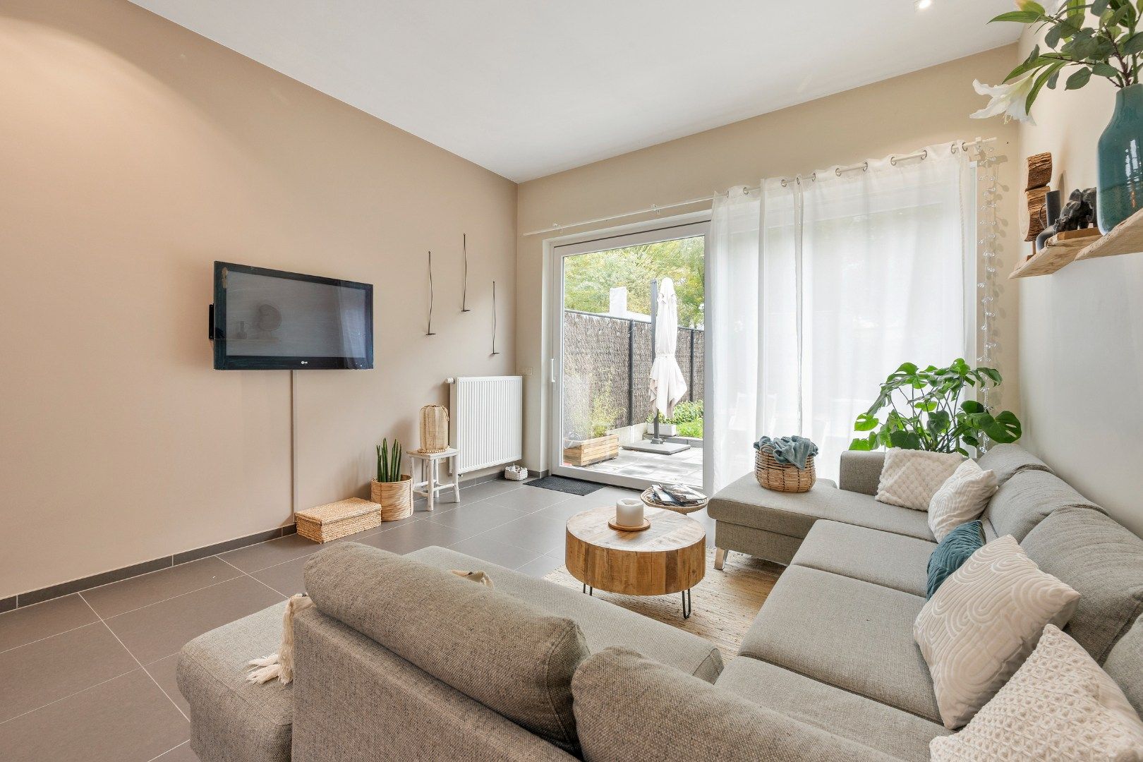 Verzorgde, instapklare woning met 3 slaapkamers in hartje Ieper foto 6