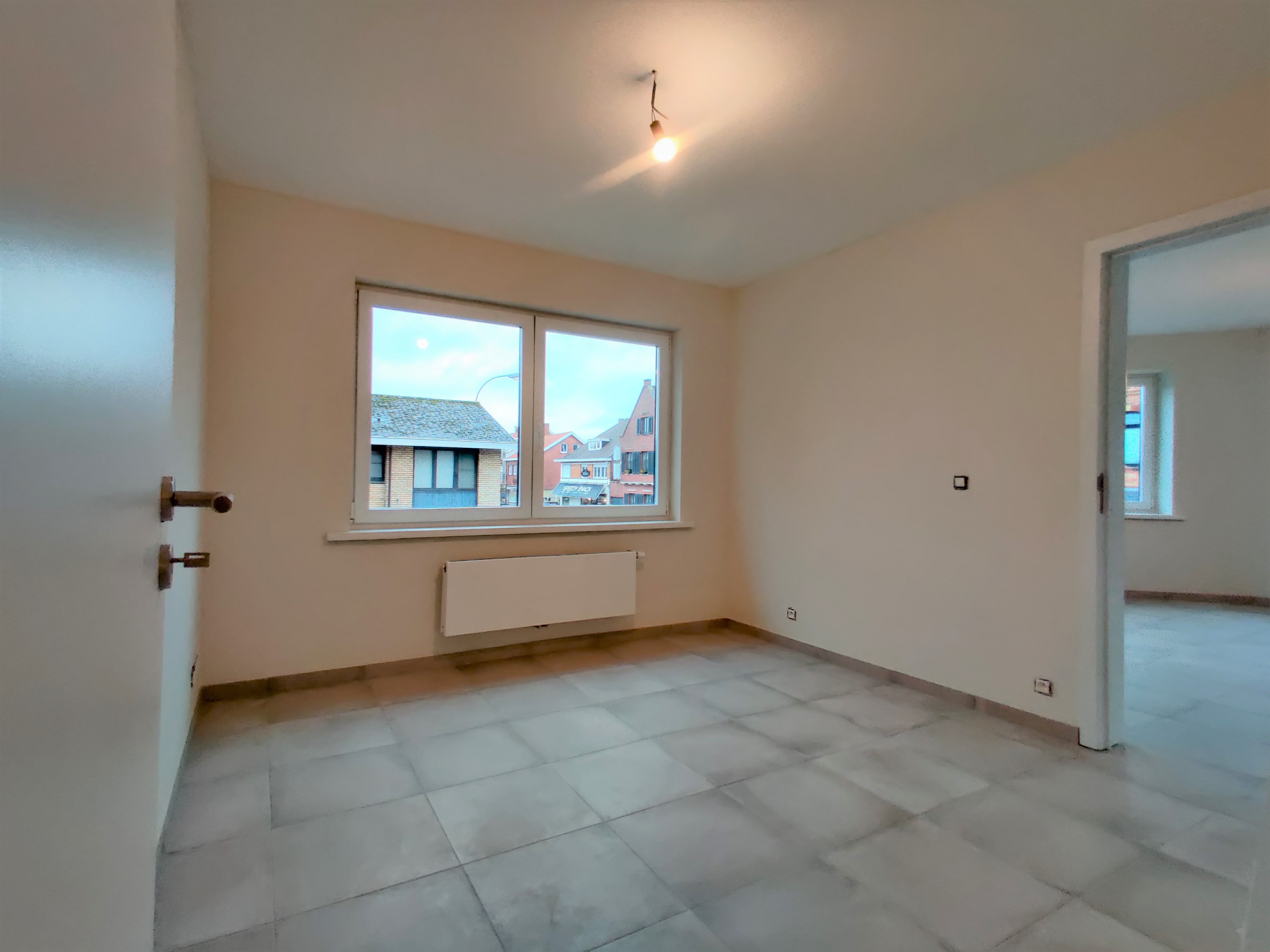 Volledig gerenoveerd appartement (duplex) te huur met 4 slpks te Loppem! foto 6