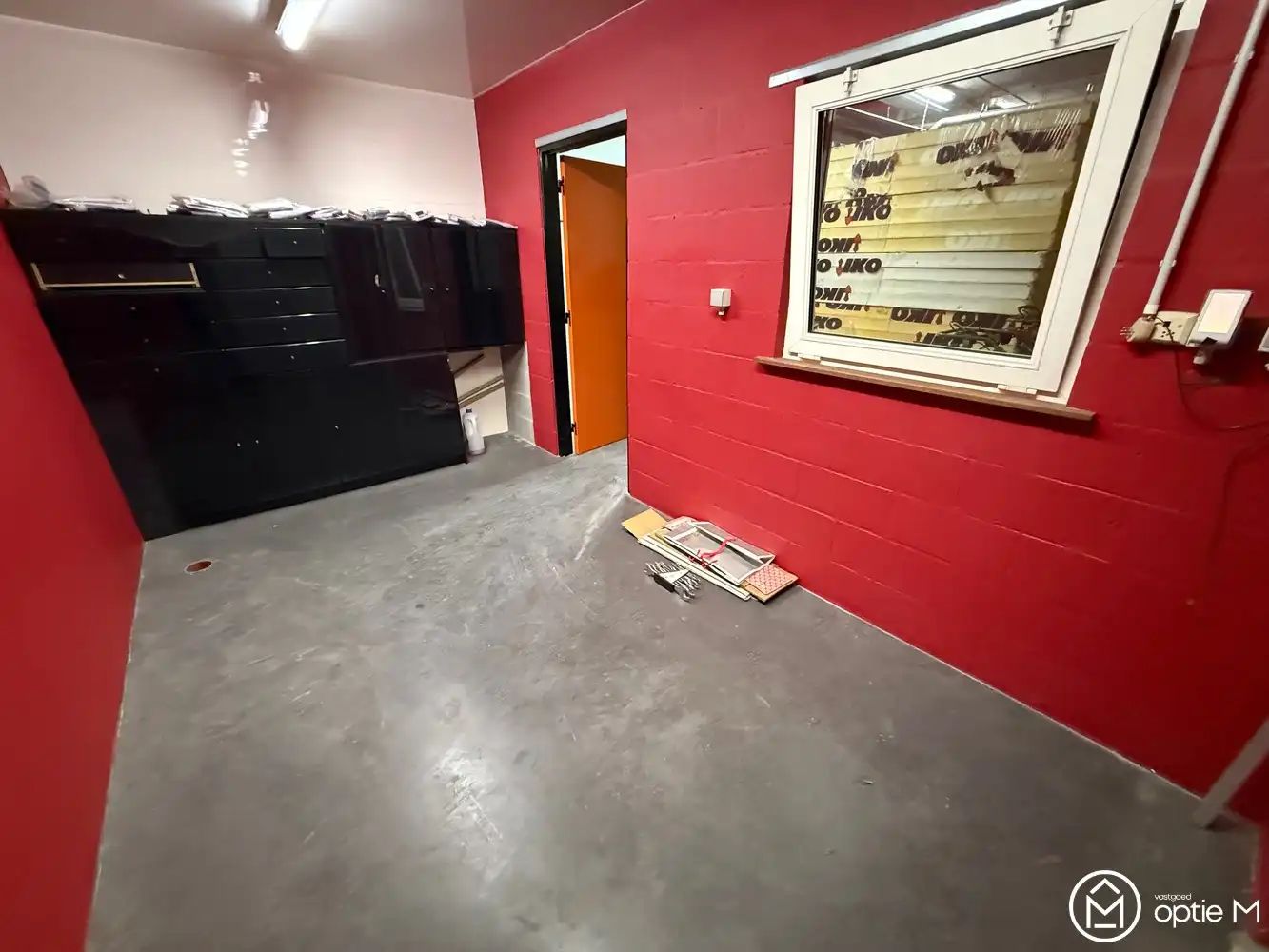 GOED GELEGEN MAGAZIJN MET SANITAIR EN BUREEL foto 10