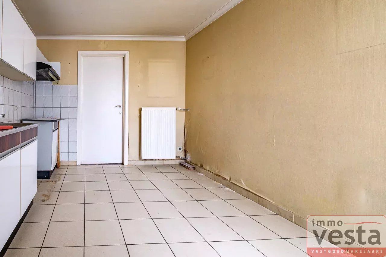 Te renoveren handelsruimte met woonst op toplocatie foto 6