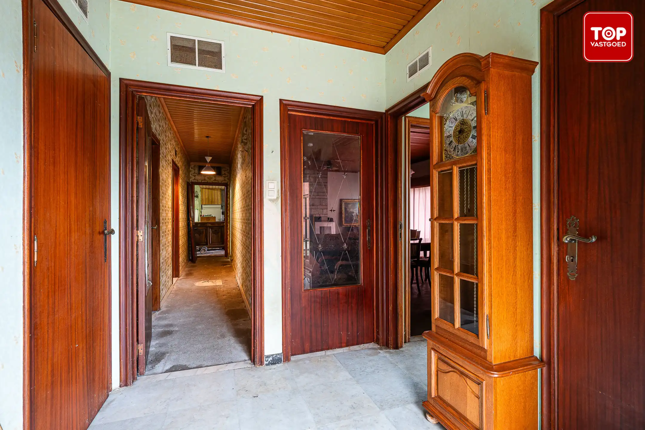 Te renoveren woning met enorme loods foto 9
