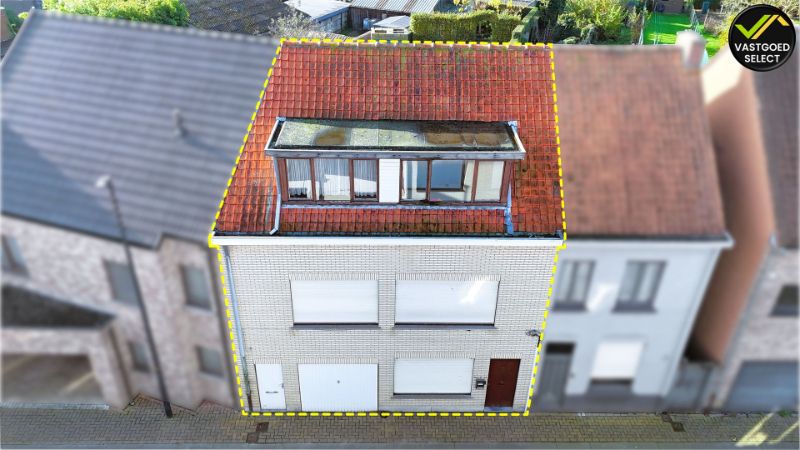 Te koop: Te renoveren kangeroewonen met 4 slaapkamers, badkamer en garage in het centrum van Maldegem – 376 m² perceel foto 2