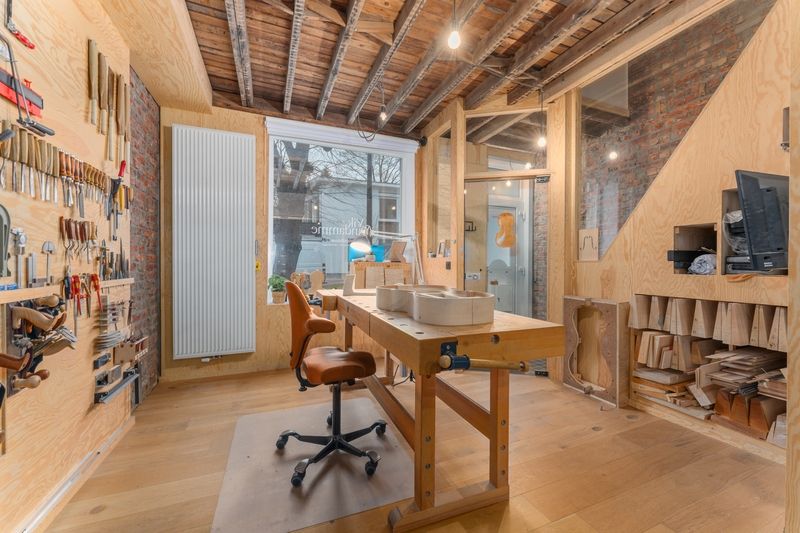 Roeselare, historisch pand met atelier en woonst foto 3