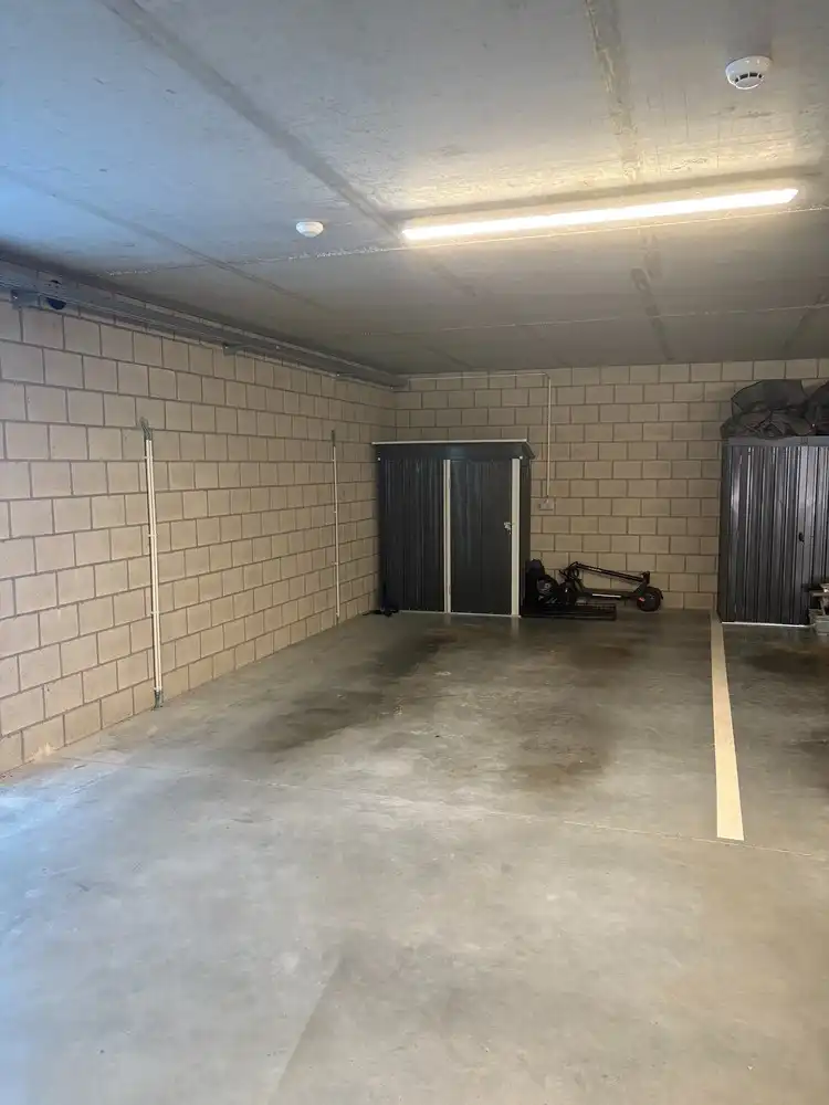Prachtig recent appartement (3 slk + terras) met parking en berging op rustige locatie aan het kanaal. foto 23
