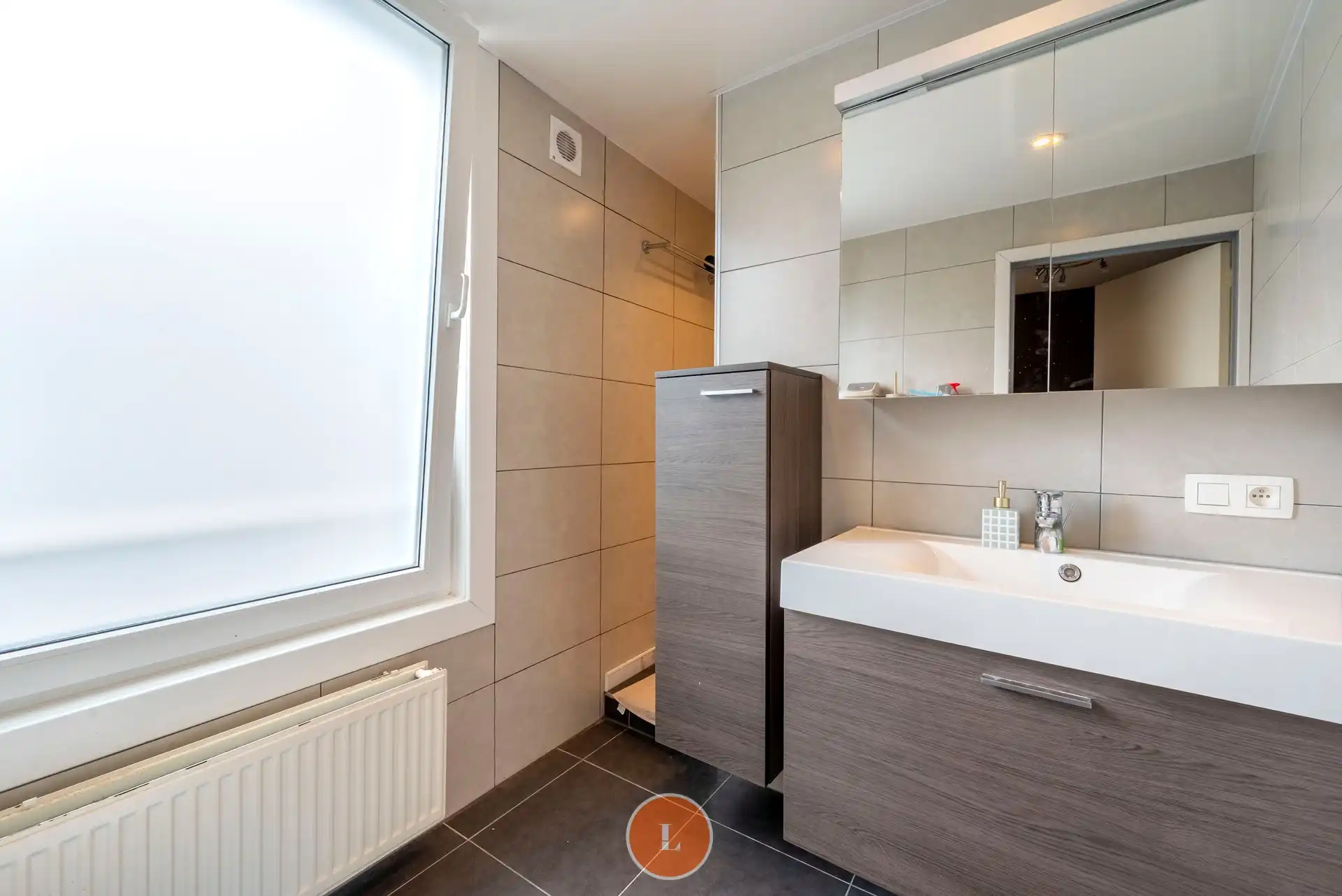 Instapklare woning met 3 slaapkamers en garage. foto 10