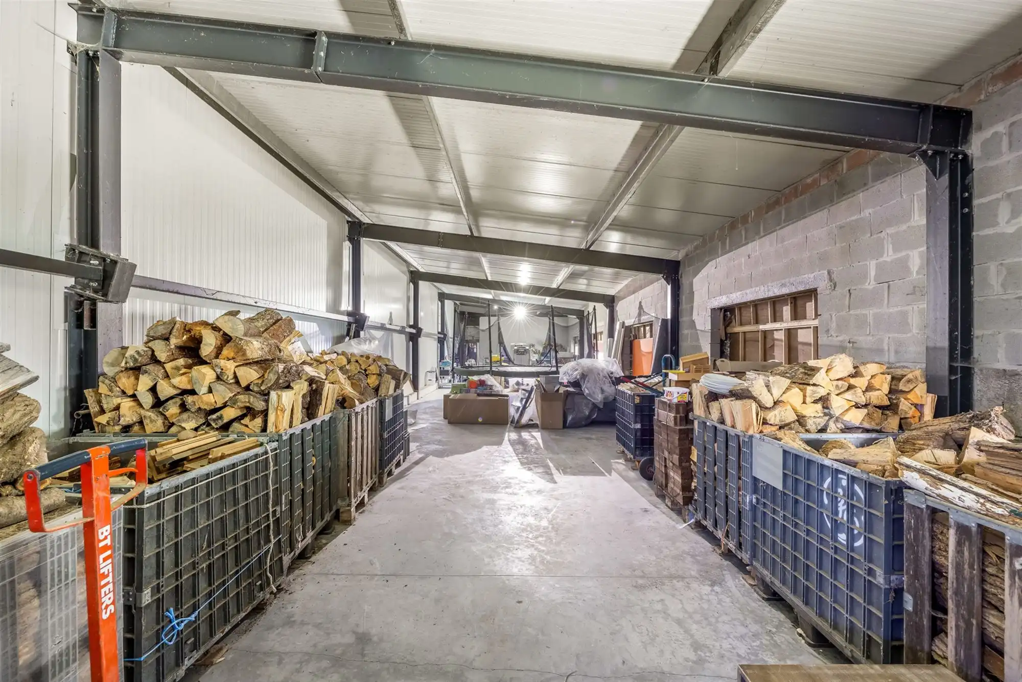 UNIEKE EIGENDOM MET 24 PAARDENSTALLEN EN BINNENPISTE OP CA 10 HECTARE TE PAAL-BERINGEN foto 44