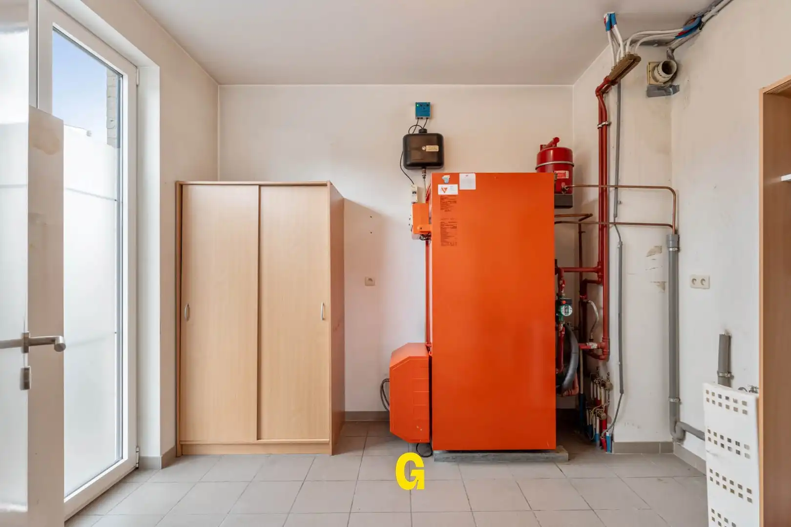 Knappe halfopen woning met zuidwest gerichte tuin met zwembad, rustig gelegen te Kleine Spouwen foto 14