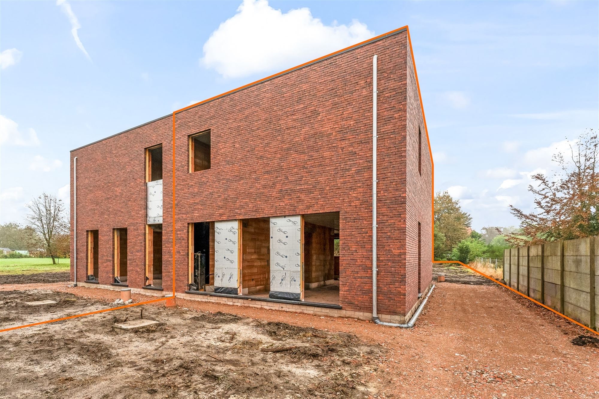 VOLLEDIG AFGEWERKTE NIEUWBOUWWONING IN DOODLOPENDE STRAAT foto 3