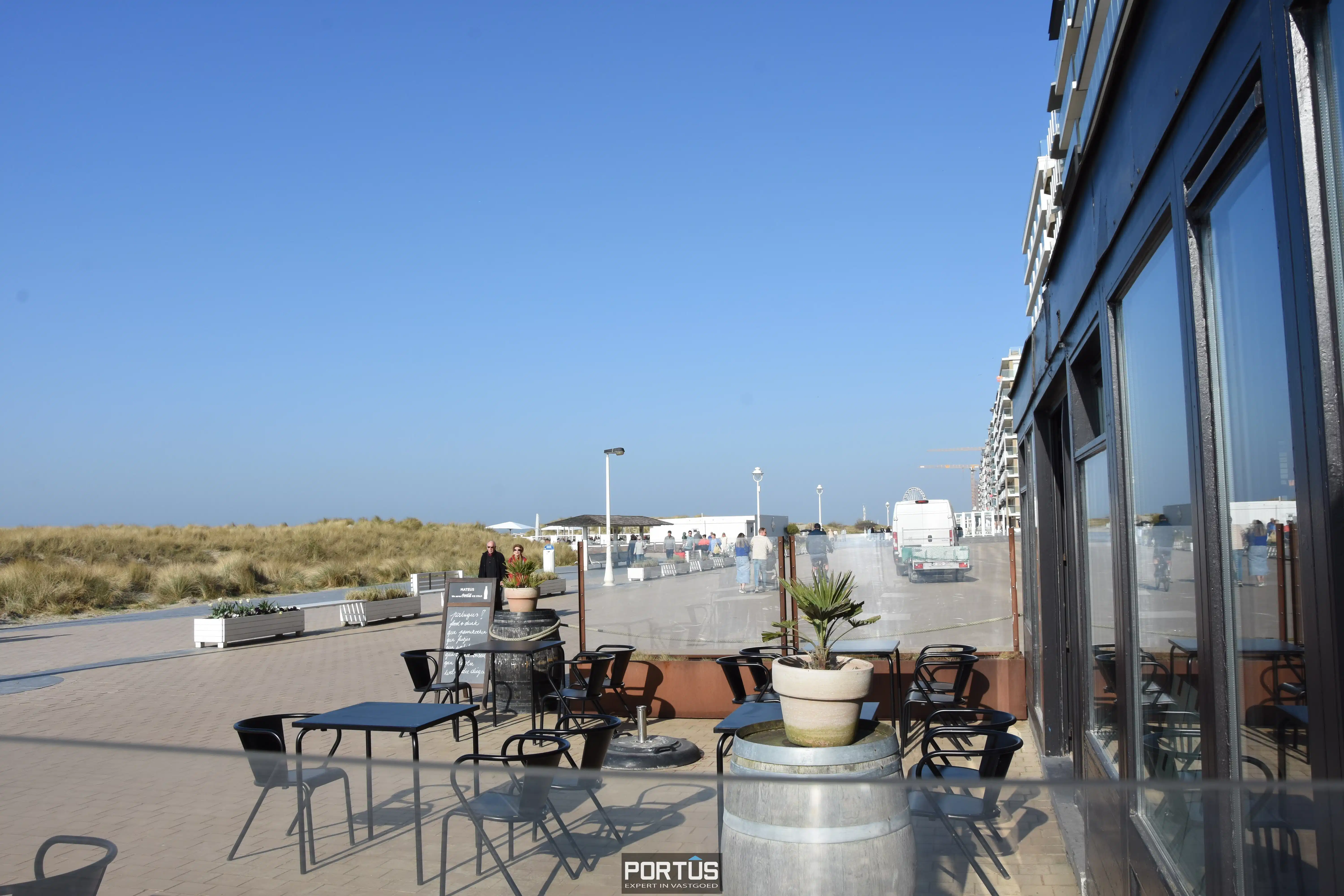 Handelsgelijkvloers te huur Zeedijk Nieuwpoort foto 2