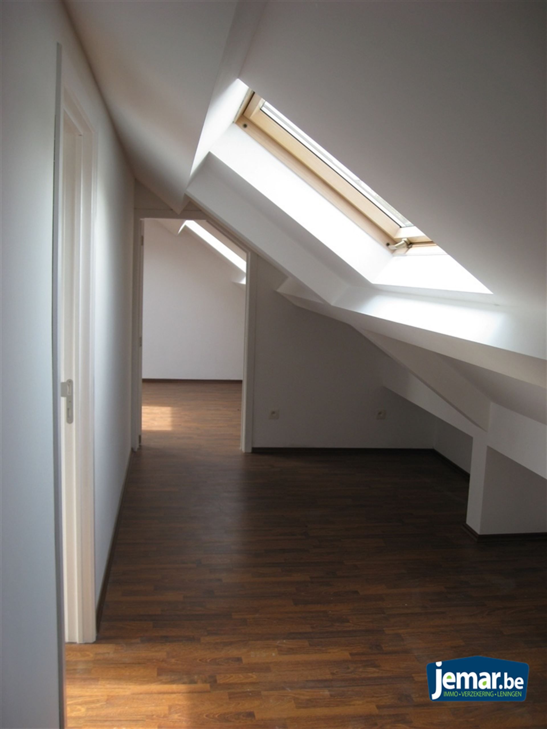 Appartementsgebouw met 2 verhuurde appartementen gelegen langs de Rijksweg! foto 6