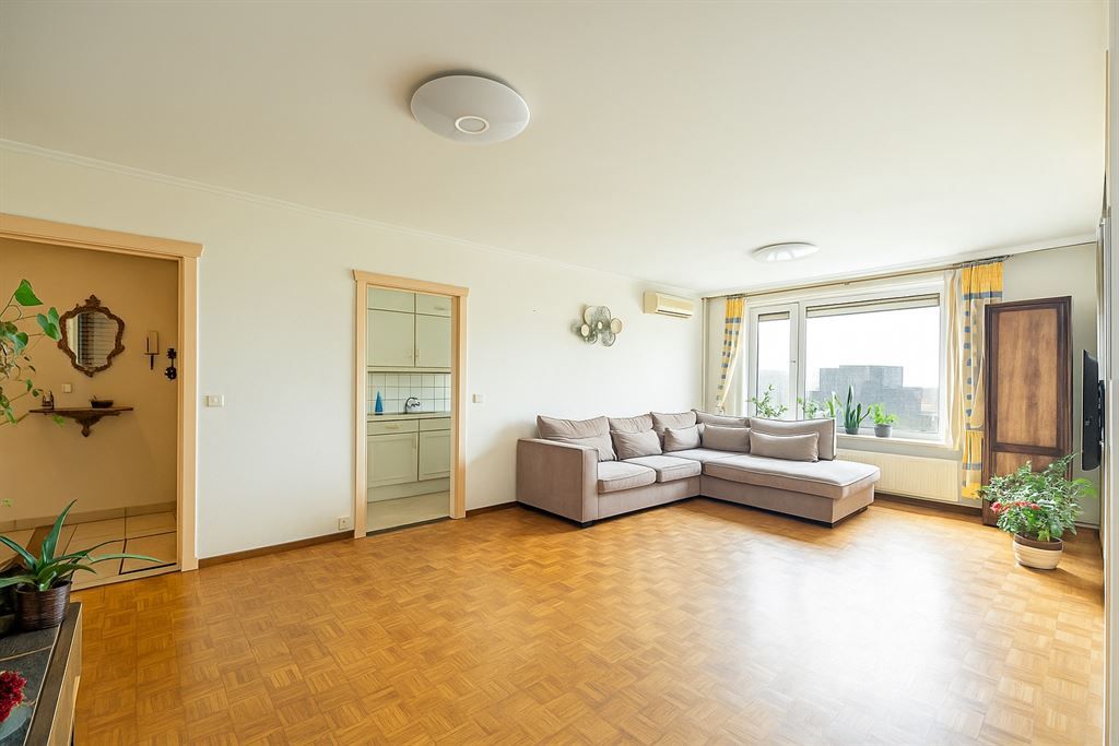 Licht en ruim appartement met weids zicht foto {{pictureIndex}}