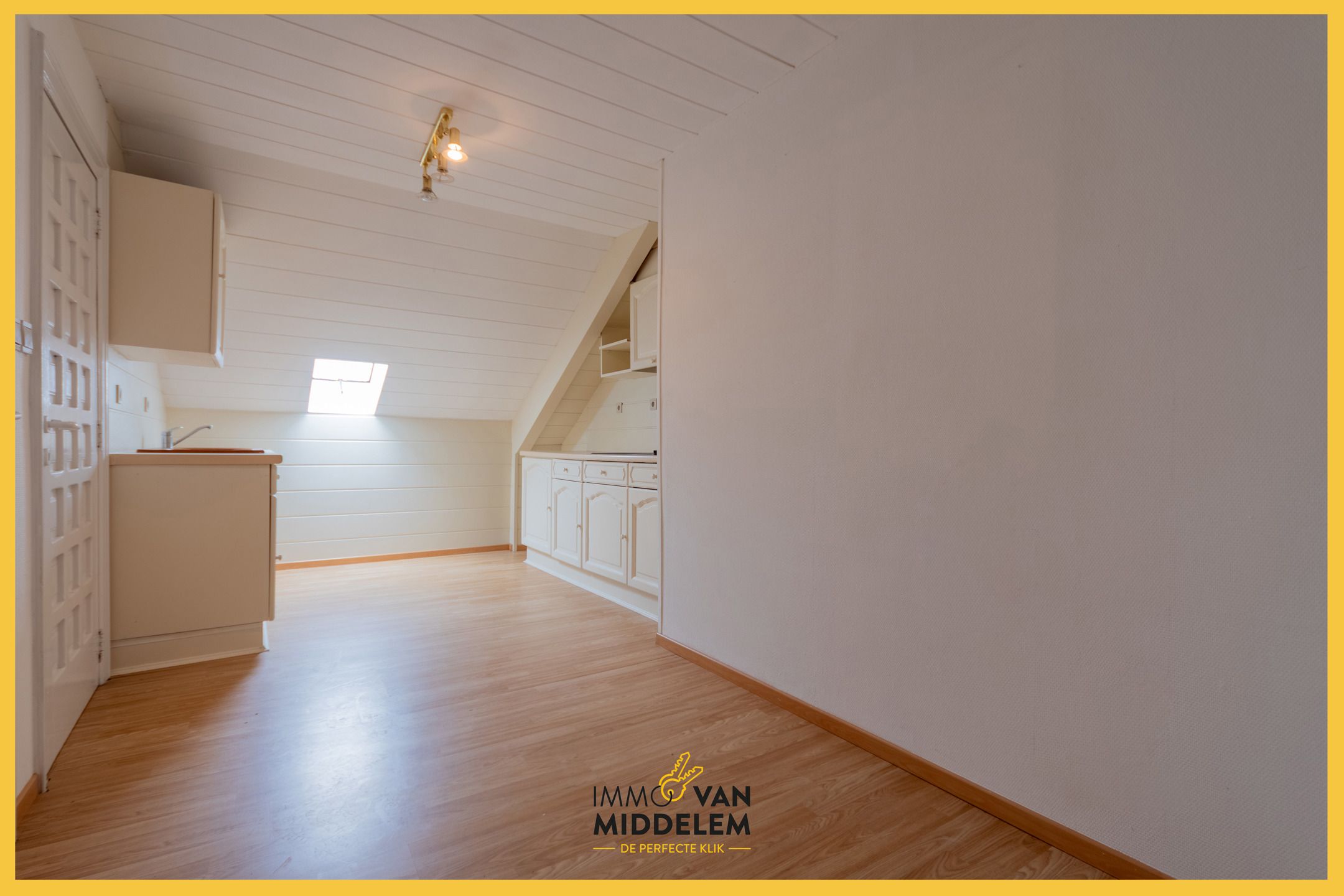 GROTE KARAKTERVOLLE WONING MET GARAGE EN TUIN foto 19