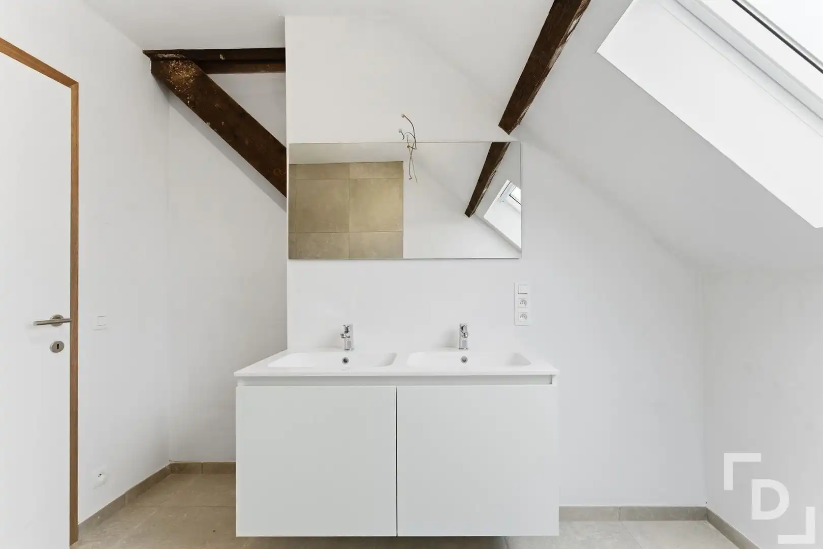 Nieuwbouwappartement met 2 terrassen te koop in centrum Ieper. foto 13