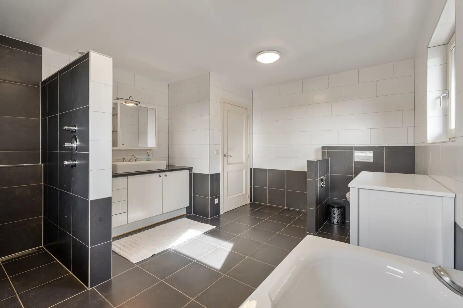 Stijlvolle villa in tijdloze pastorijstijl met zwembad en exclusieve tuinbeleving. foto 26