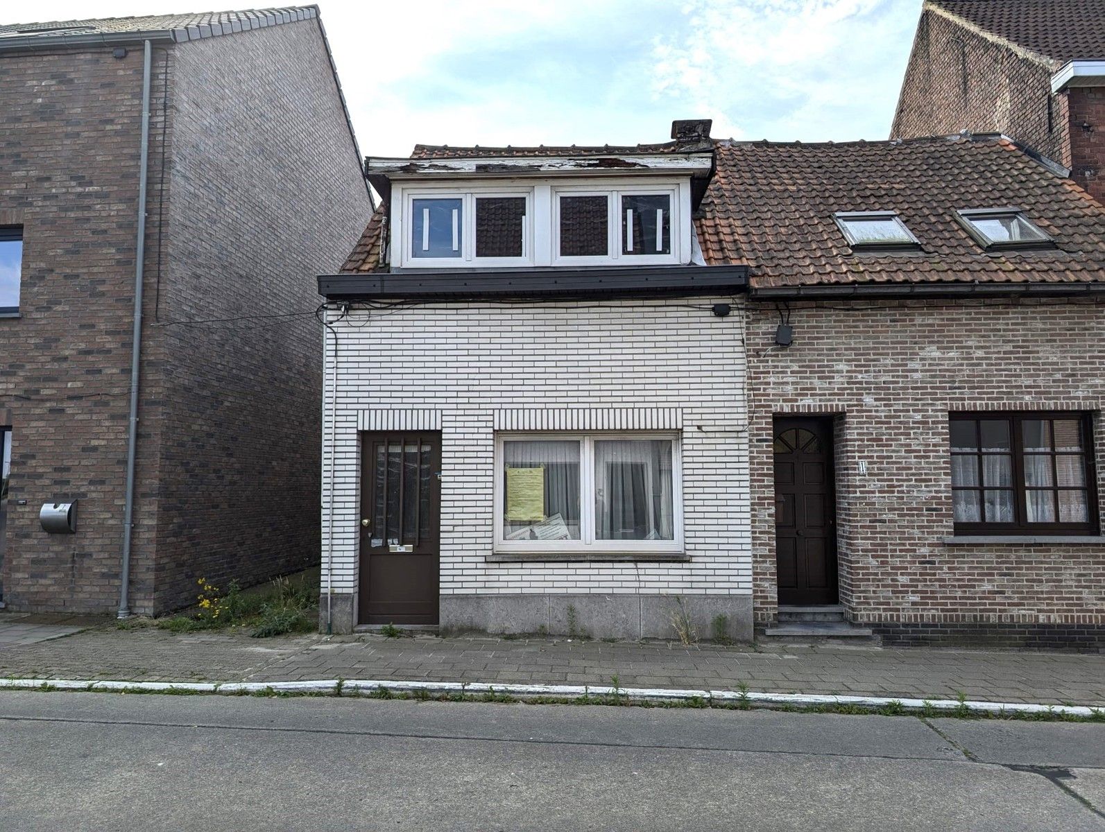 Volledig te renoveren woning op goede locatie te Aalst foto 1