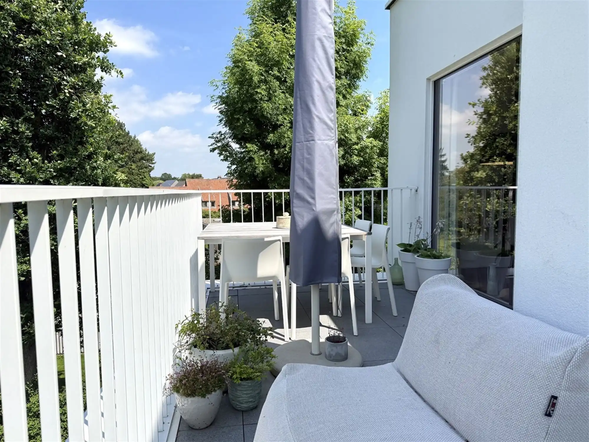Instapklaar APPARTEMENT met 1 slaapkamer, bureau (of slaapkamer 2), terras, garage & staanplaats  foto 7
