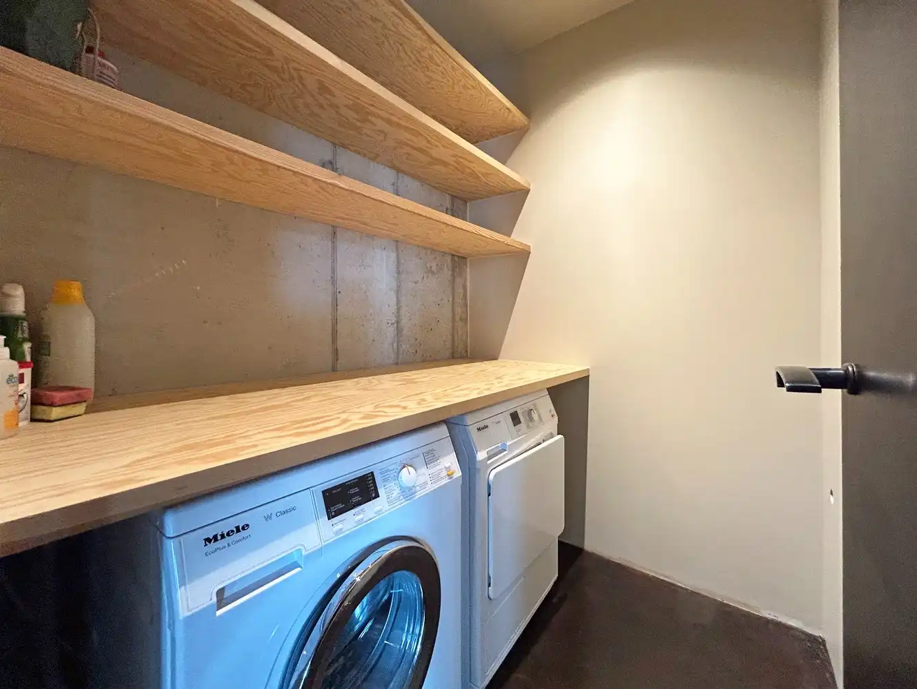 Prachtige&nbsp;loftlook appartement gelegen in de site van Axel Vervoordt met 1 slaapkamer te Wijnegem foto 14