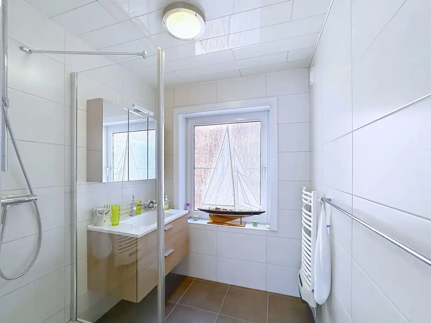 Ruime en centraal gelegen woning met dubbele garage foto 21