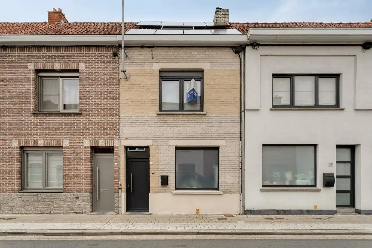 Gerenoveerde woning te koop in Heule met EPC A, conforme elektriciteit en ruime slaapkamers. foto 4