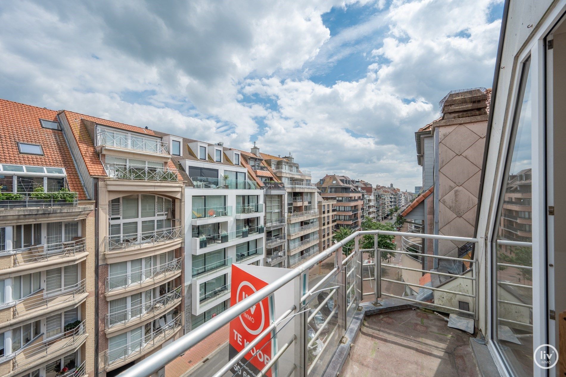 Uniek gerenoveerd 3 slaapkamer duplex-appartement met 2 ruime zonne-terrassen gelegen op wandelafstand van de Zeedijk Albertstrand. foto 4