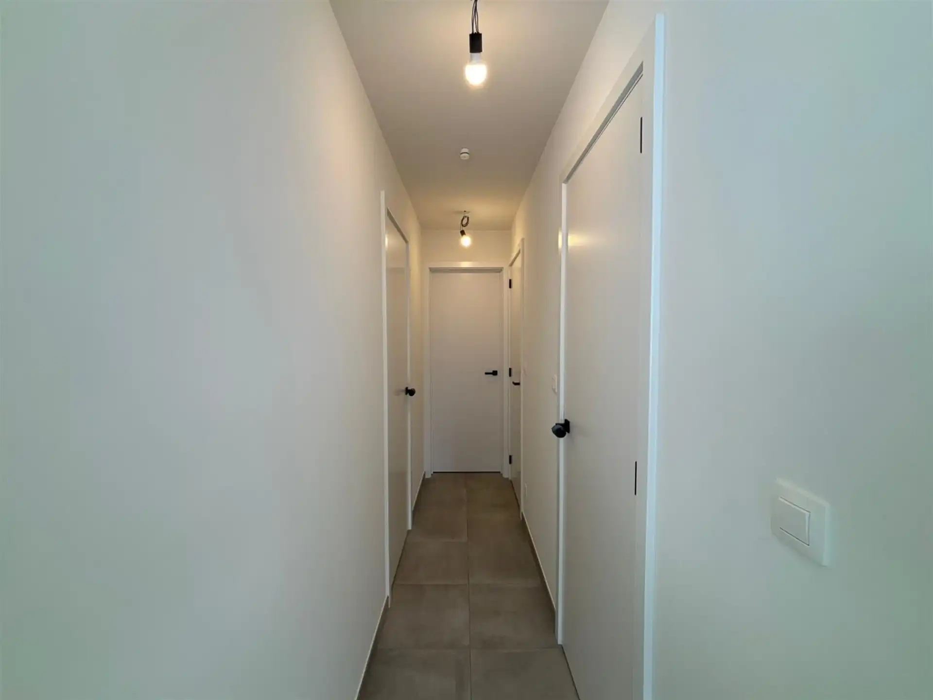 Modern gelijkvloers appartement met private tuin en ruime terrassen in Asse! foto 6