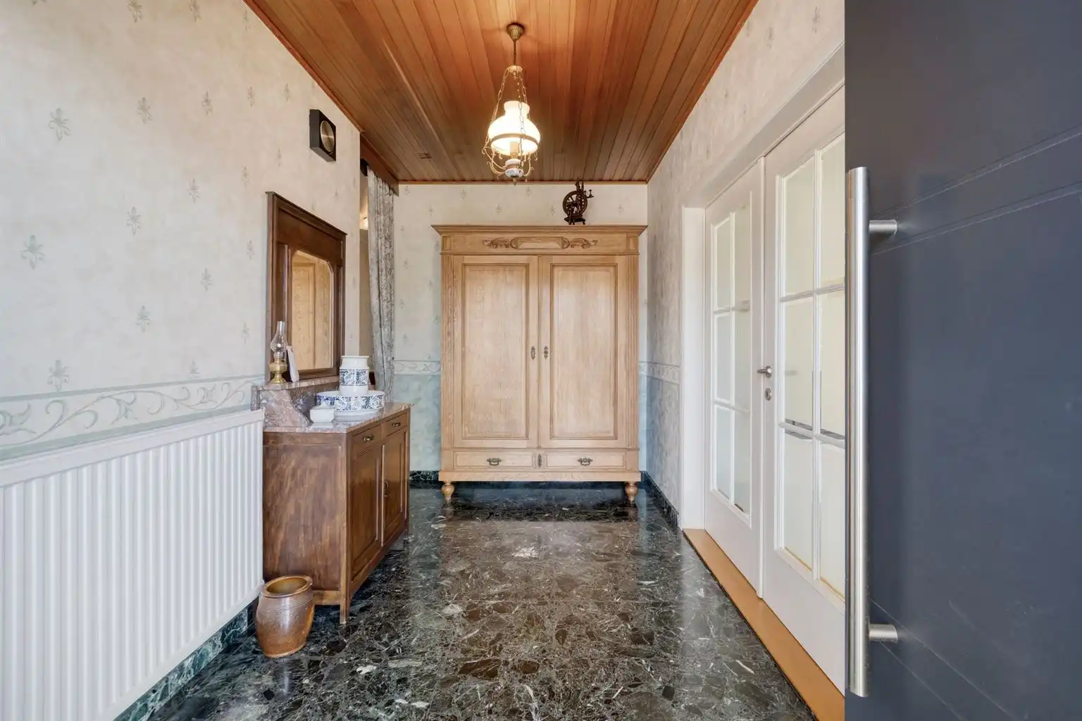Karaktervolle, vrijstaande woning met 3 slaapkamers en inpandige garage op een prachtig perceel van 12a36ca te Maaseik foto 2