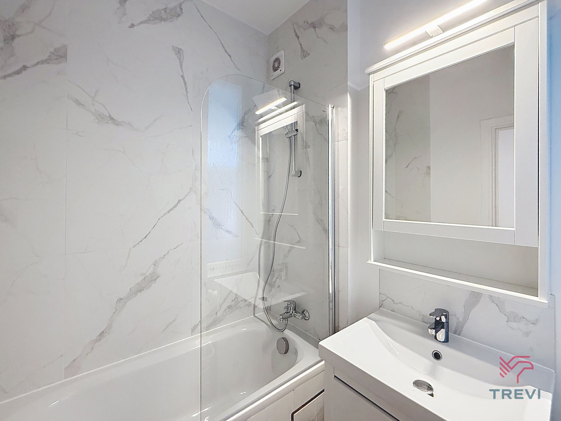 Volledig gerenoveerd appartement met 2 slaapkamers + studeerkamer! foto 18