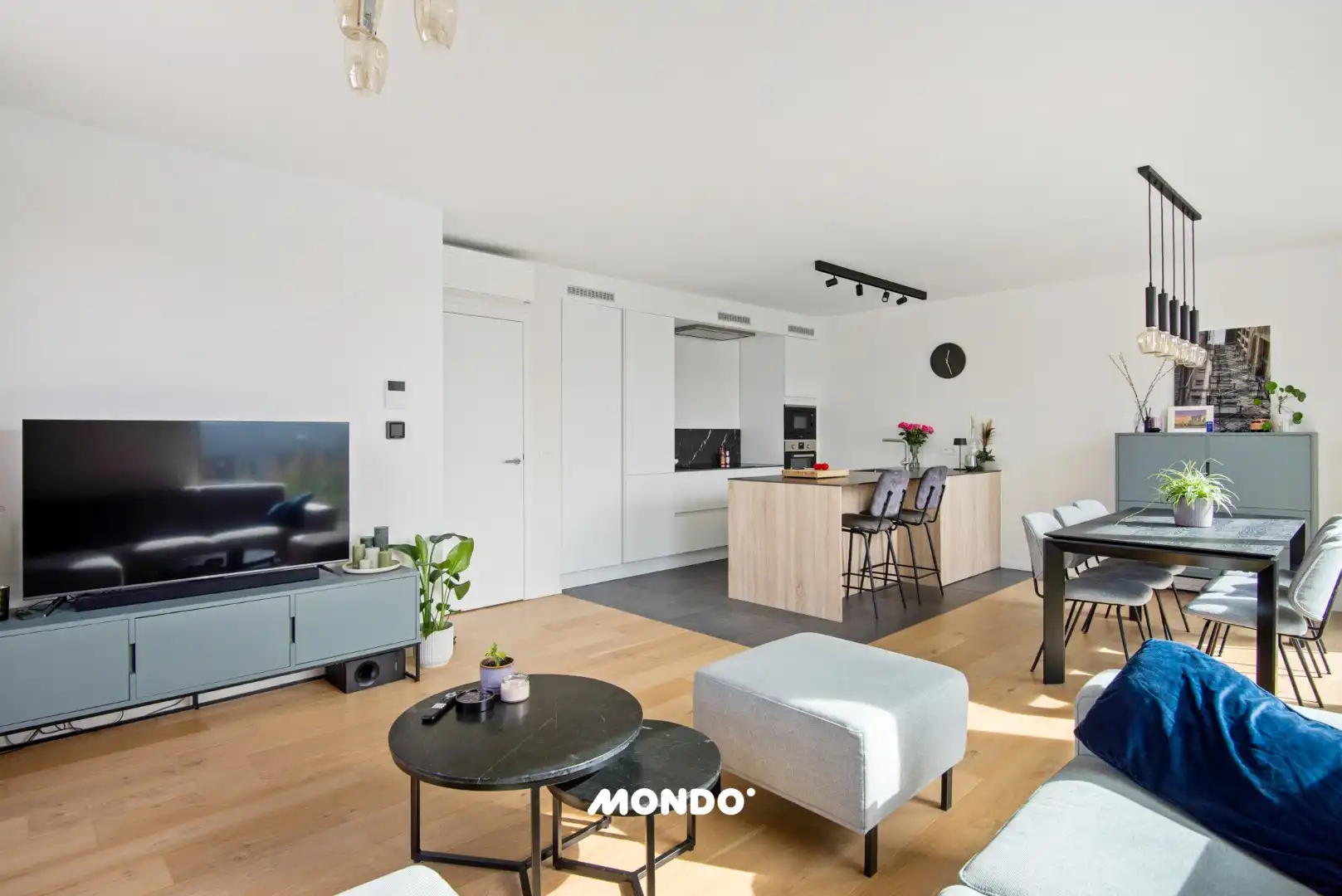 Lichtrijk 2 slaapkamerappartement met ruim terras en open zicht op de vaart foto 6