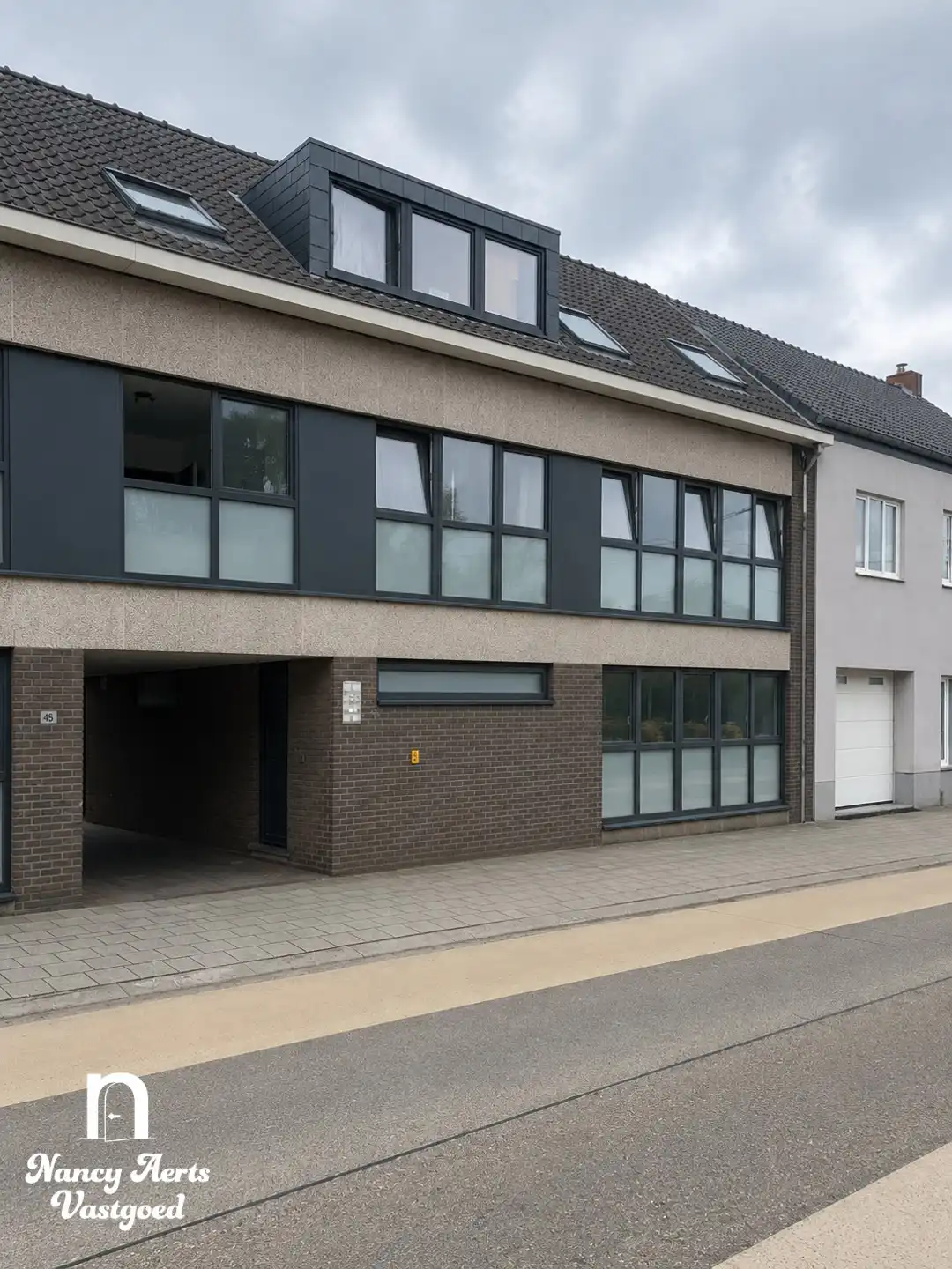 Instapklaar appartement met garage op centrale ligging foto {{pictureIndex}}
