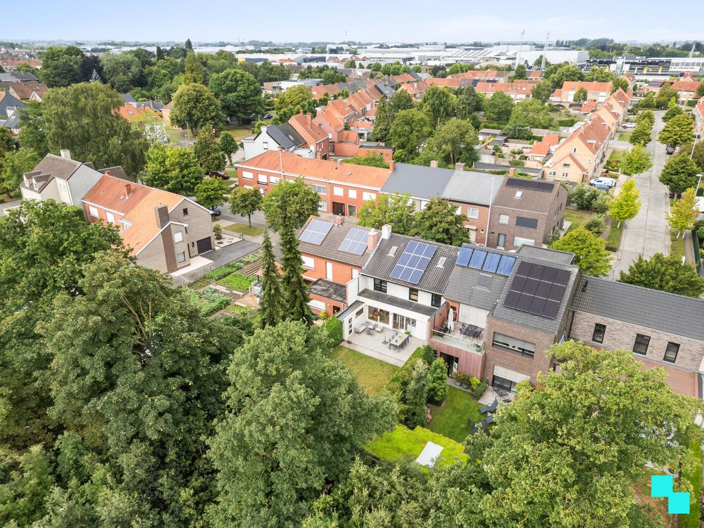 Ruime burgerwoning met gezellige tuin - Roeselare foto {{pictureIndex}}