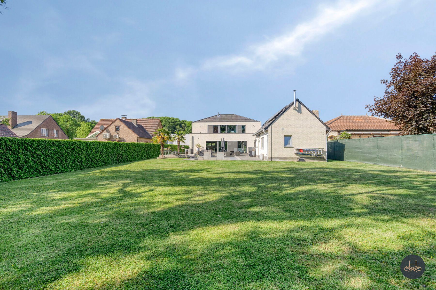 Ruime en recente woning met zwembad foto 4