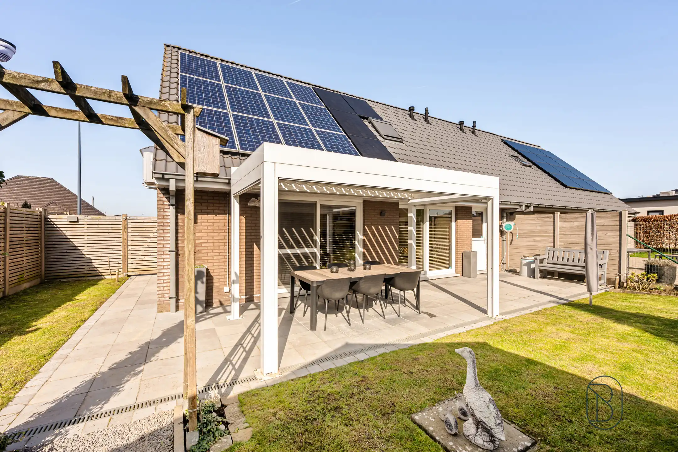 Instapklare energiezuinige topper met garage en tuin foto 19
