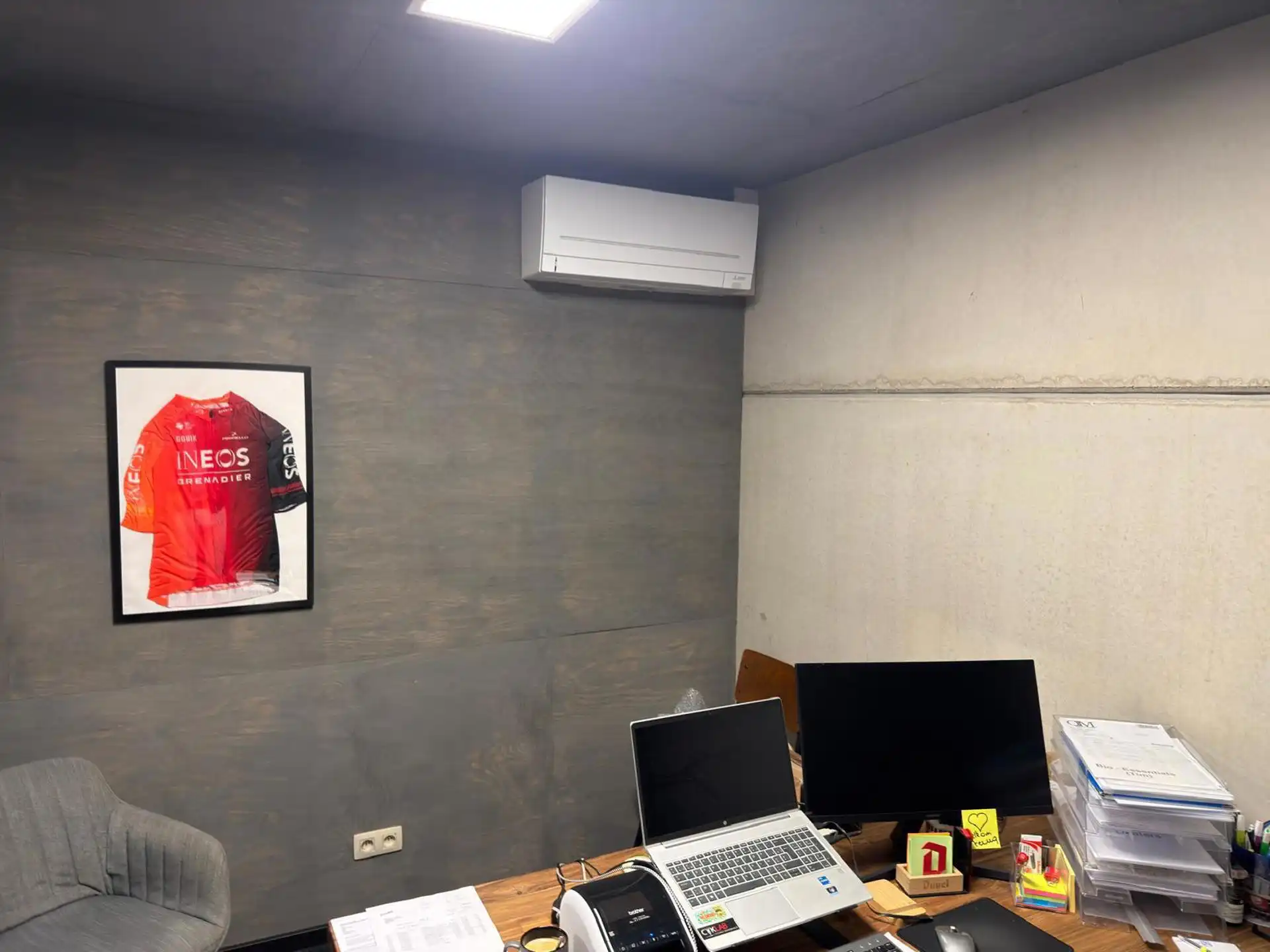 KMO-Unit te huur in Genk van 195m² + kantoren-sanitair-airco foto 9