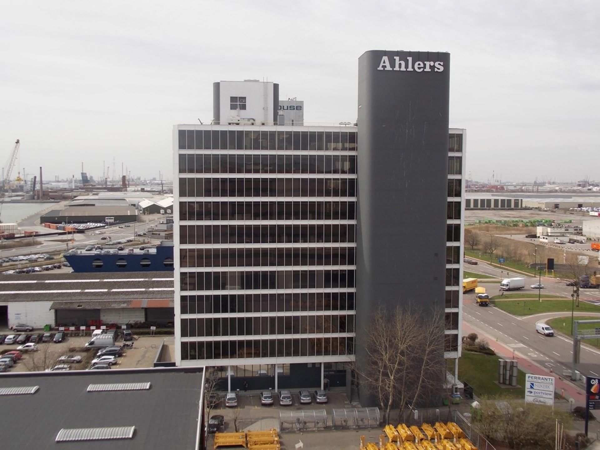 Antwerpen: Kantoren en werkplekken te huur in Ahlers Building. foto 8