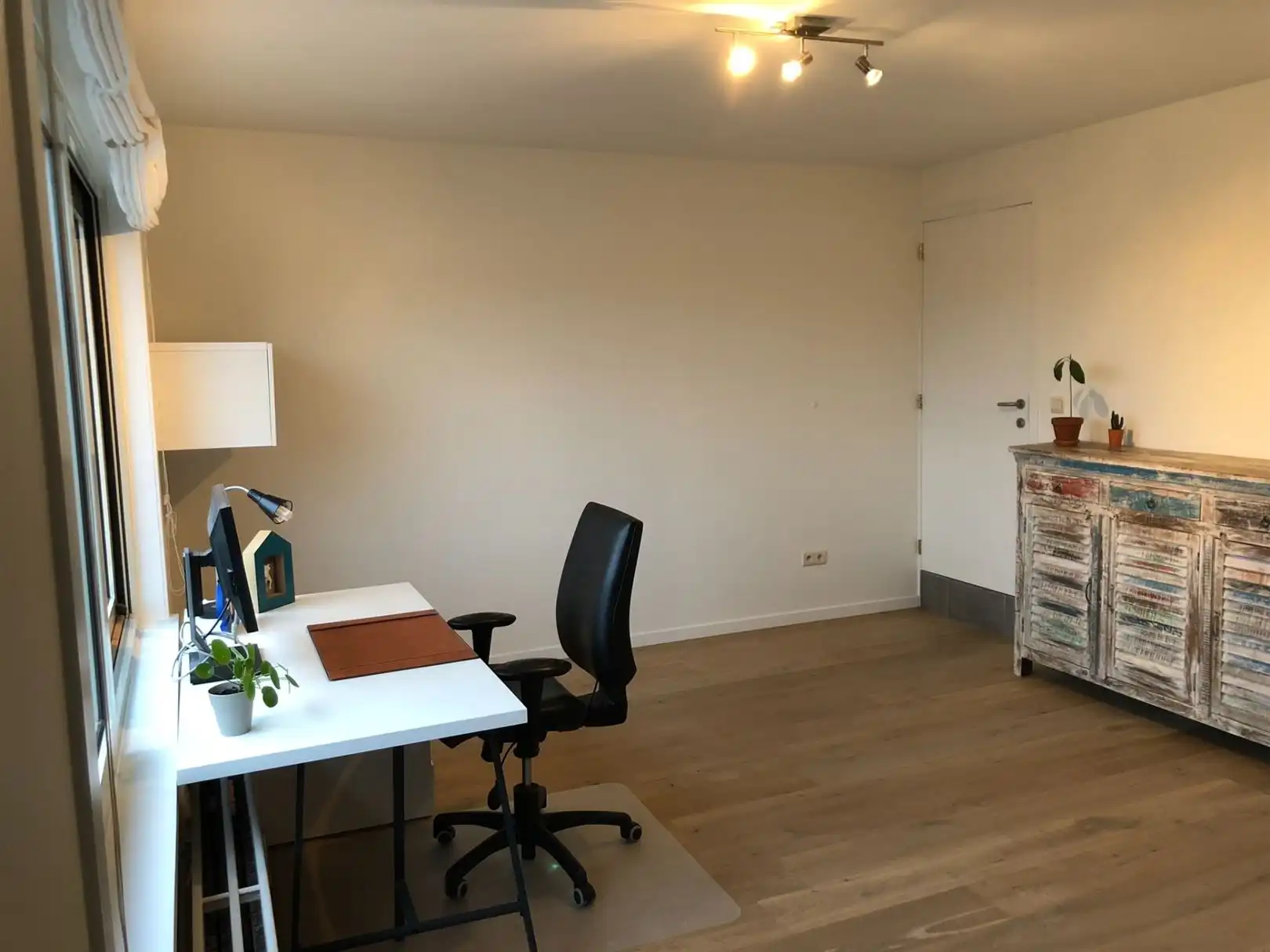 Prachtig dakappartement met 2 slaapkamers en heel groot terras. foto 5