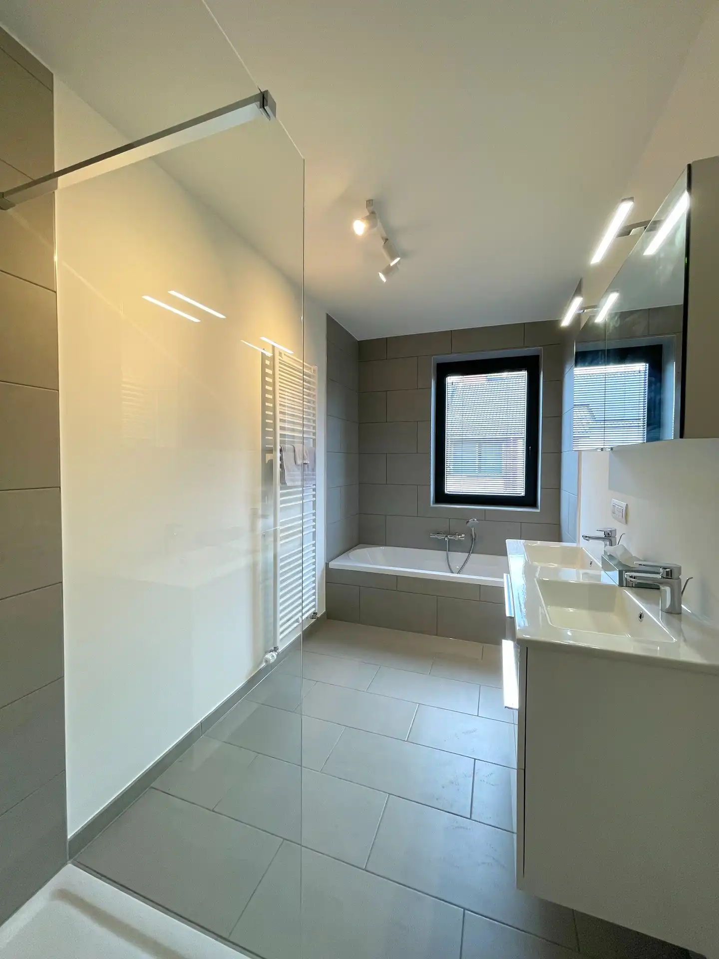 ENERGIEZUINIGE WONING | 3 SLAAPKAMERS | TUIN | PARKING foto 18