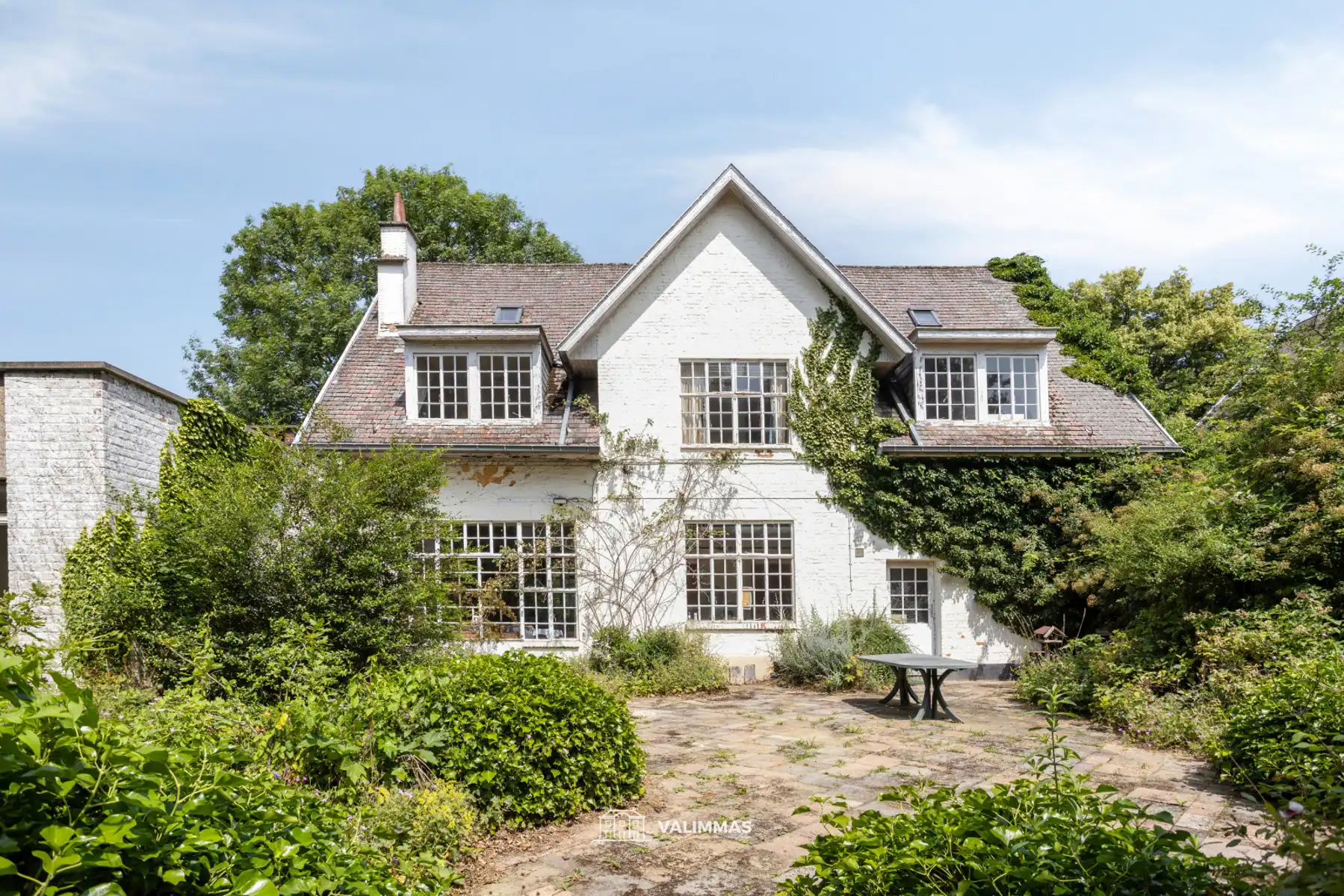 Hoofdfoto van de publicatie: Uniek gelegen doktersvilla met grote tuin (= 2 bouwgronden!)